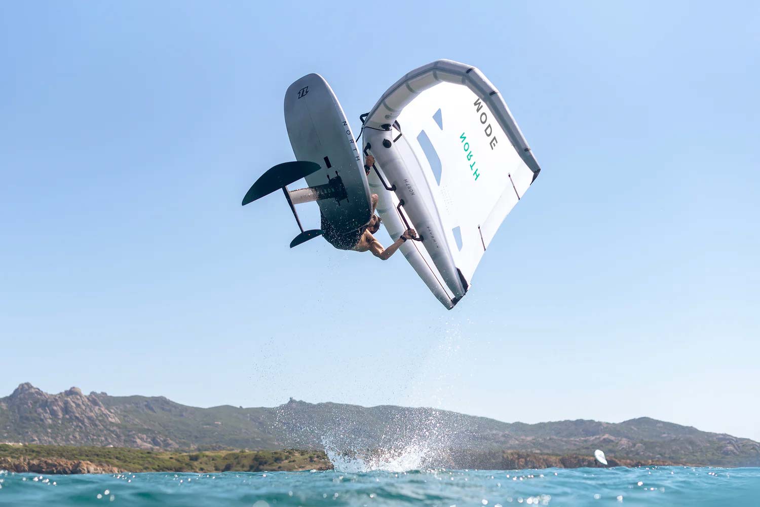 North Sonar Carbon Fuselage - Gallery Shot 01