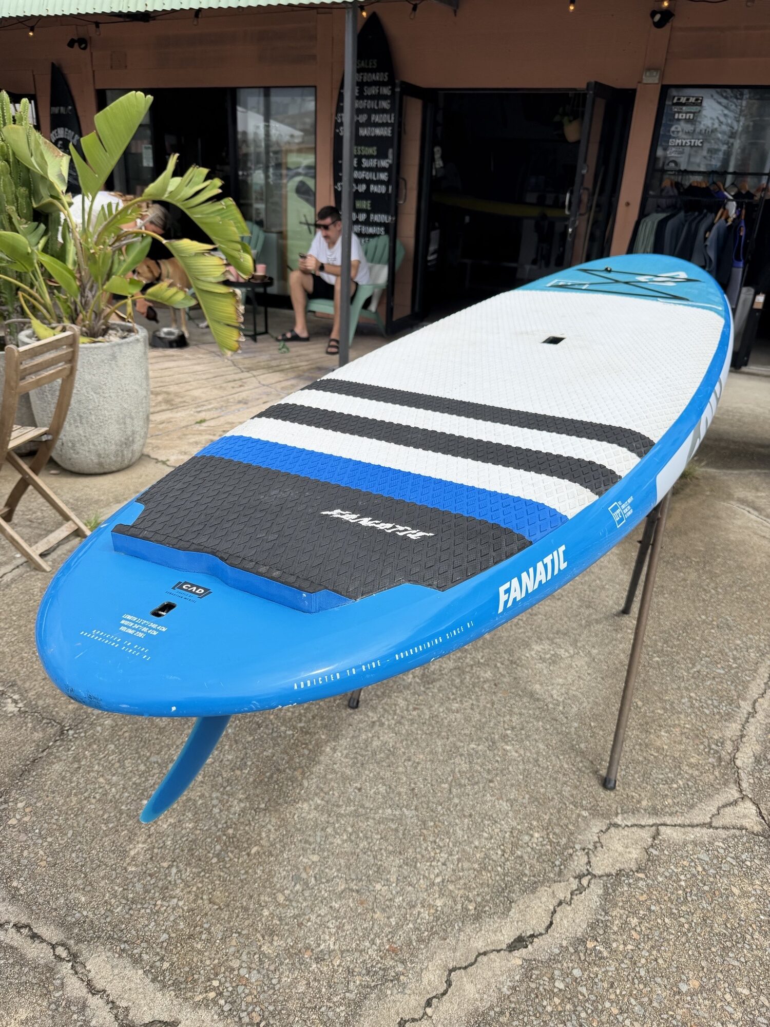 New speed machine Naish Hokua - Shaped by Gerry Lopez - Ocean Addicts
